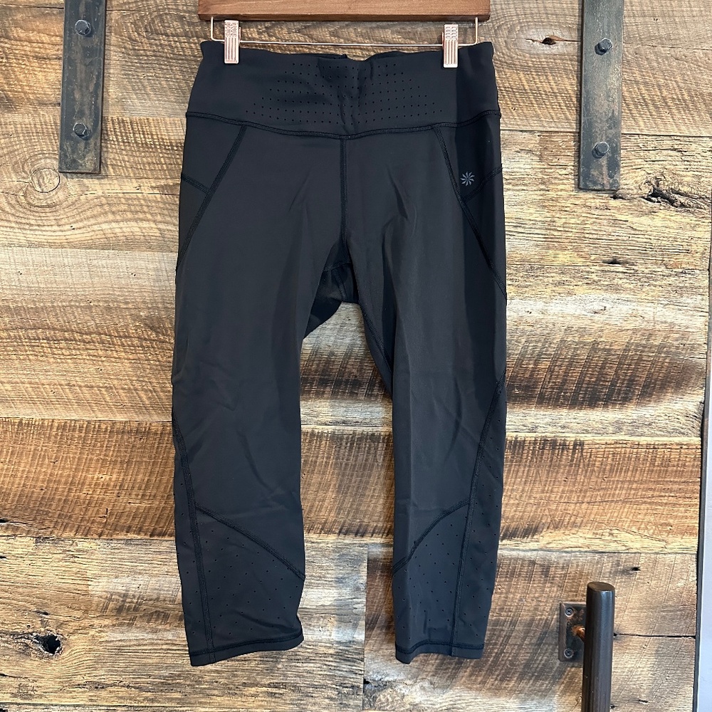 GUC Athleta Black All In Crop Capri Leggings Size L